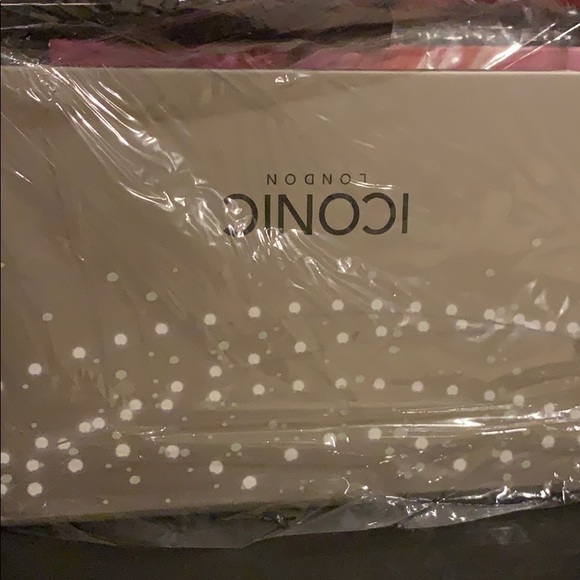 BRAND NEW iconic London Blaze Chaser Face Palette - Picture 1 of 2